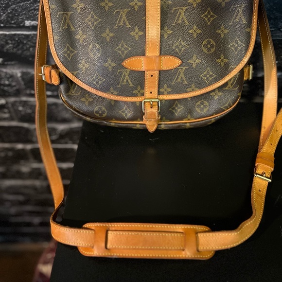 Authentic Louis Vuitton Samur 30 - Picture 2 of 8